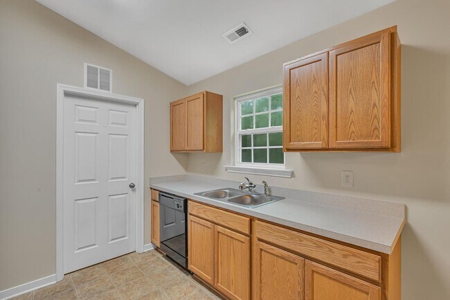 Building Photo - Charming 3-Bedroom Home on Large Acreage L...