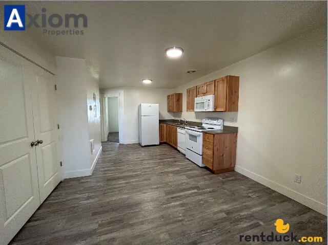 Building Photo - 1942 Brock-3