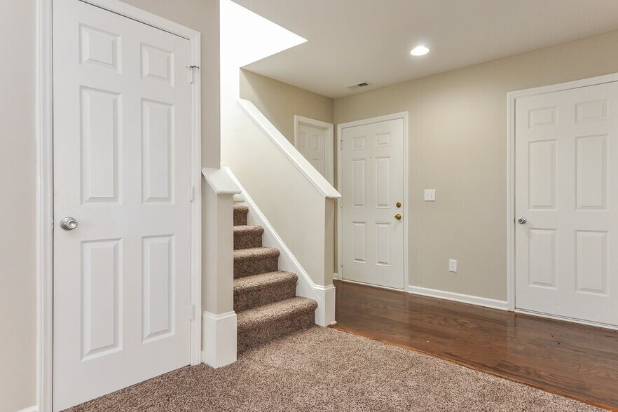 Building Photo - 3715 Horseshoe Farm St