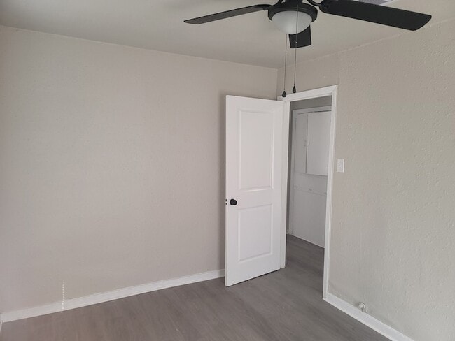 Building Photo - 5322 Pershing St