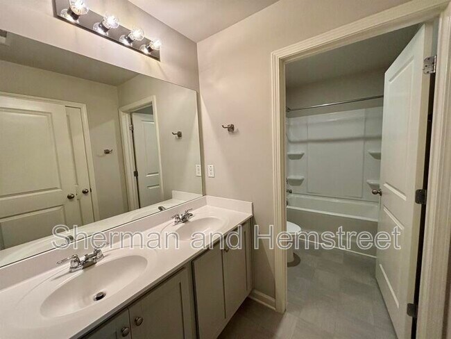 Building Photo - 240 Callahan Dr