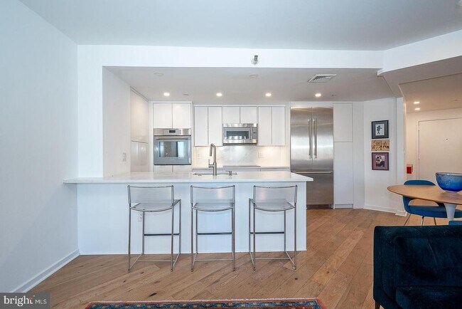 Building Photo - 202 W Rittenhouse Square