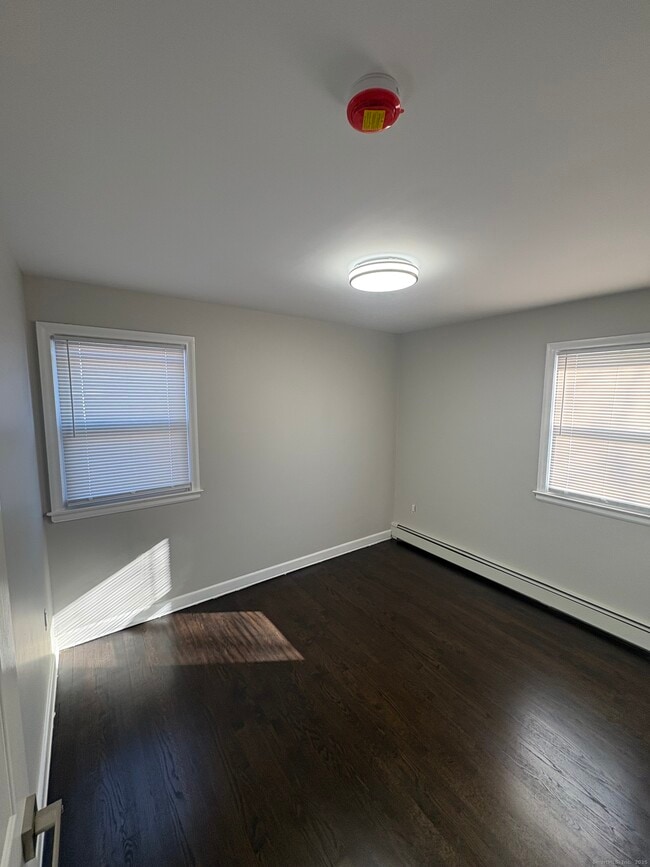 Building Photo - 19 Mill St