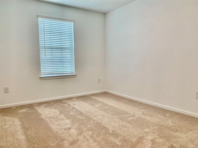 Building Photo - 1024 Greenshank Dr