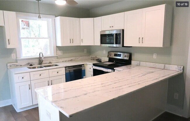 Building Photo - 16208 Pauline Ave