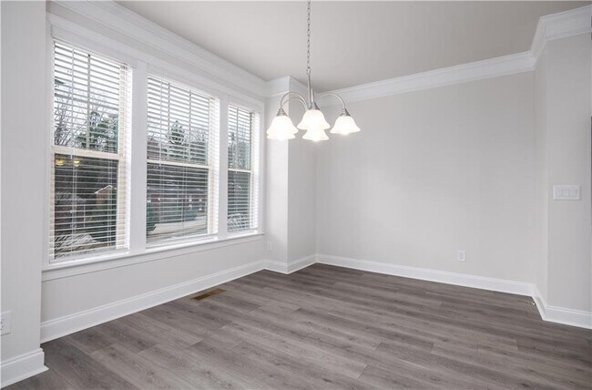 Building Photo - 1313 Harris Way S