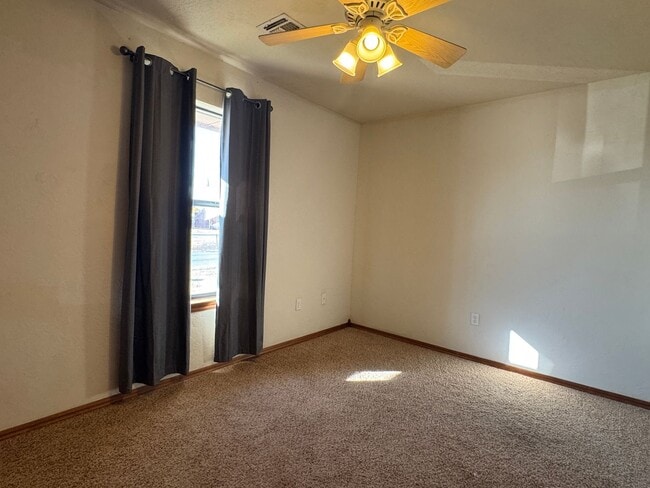 Building Photo - 1916 SW E Ave