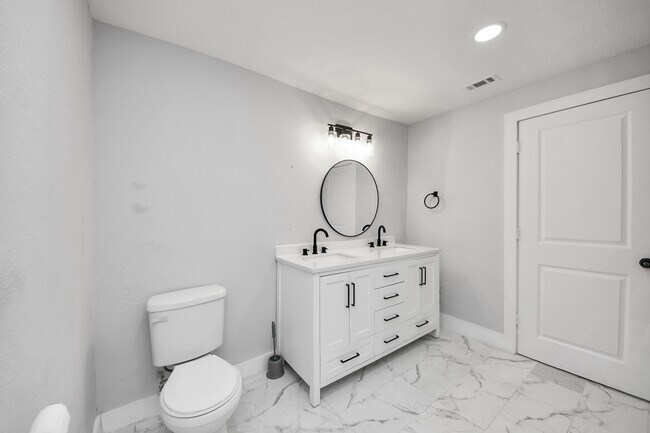 Building Photo - 503 Schilling Ave