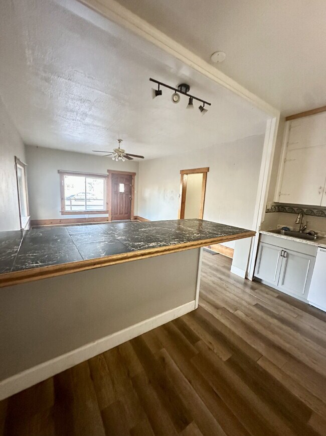 Building Photo - 2610 Snyder Ave