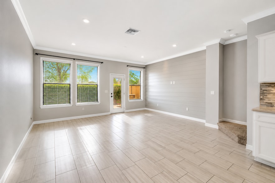 Building Photo - 2854 Bard St