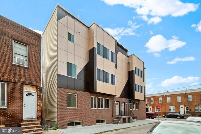 Building Photo - 2348 Mountain St