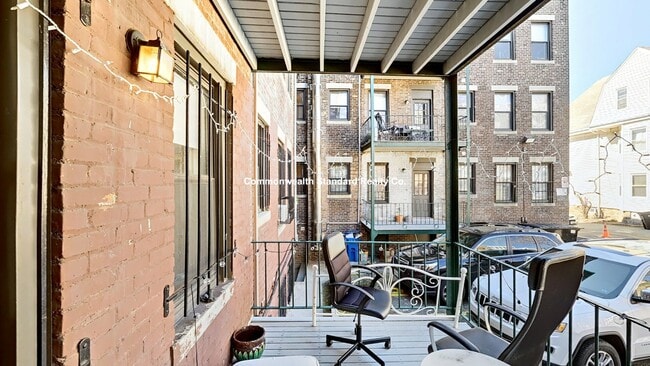 Building Photo - 27 Glenville Ave