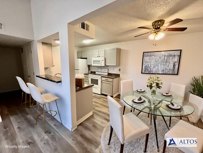 Building Photo - ***Move in Special*** Nice 2 bed 2 bath Co...