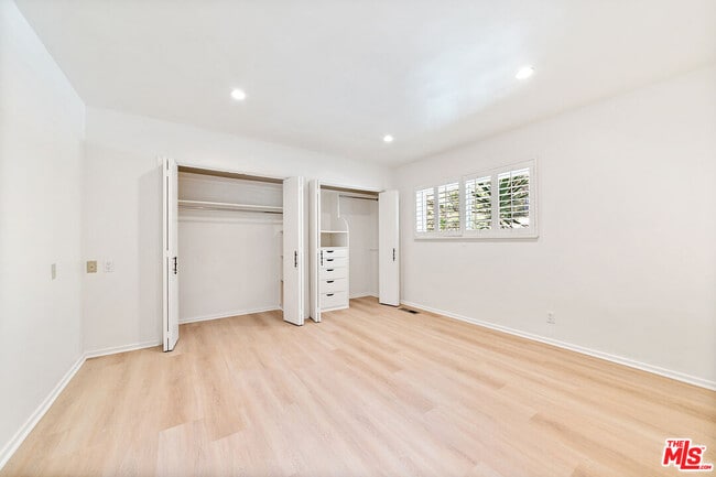 Building Photo - 8900 Alto Cedro Dr