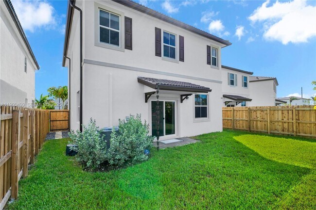 Building Photo - 2444 SE 24th Ave