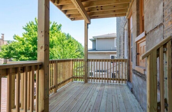 Building Photo - 1340 W Hollywood Ave