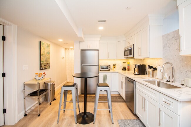 Building Photo - 34 Jamaica Rd