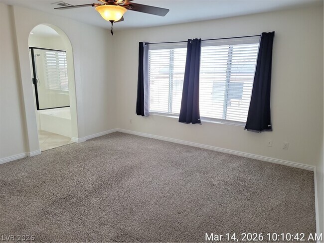 Building Photo - 998 Lone Pine River Ave