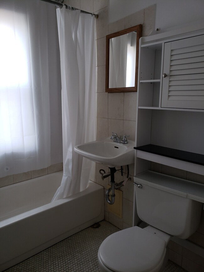 Building Photo - 2712 N Milwaukee Ave