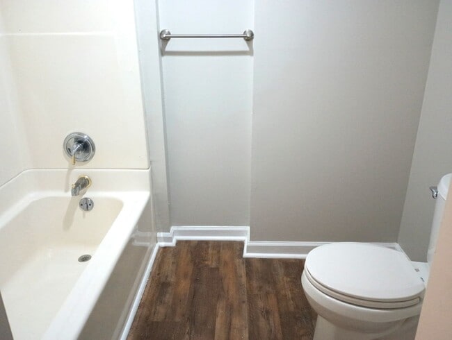 Building Photo - 4 Bedroom 3 Bath Coming Available!!