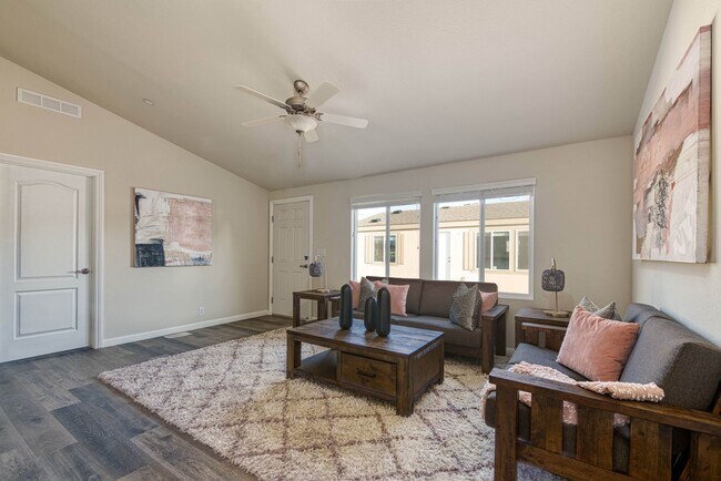 Building Photo - Remodeled Modern 3 Bed/2 Bath National City -MOVE IN PROMOTION!