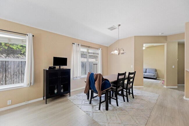 Building Photo - 1206 Parker Pl