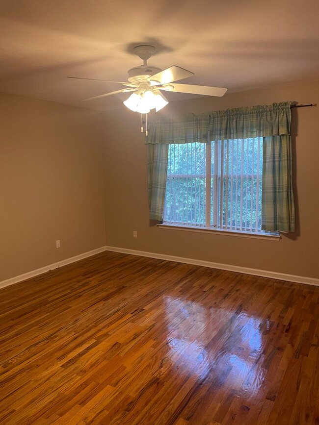 Building Photo - Huge 2/2.5 off Apalachee Parkway!