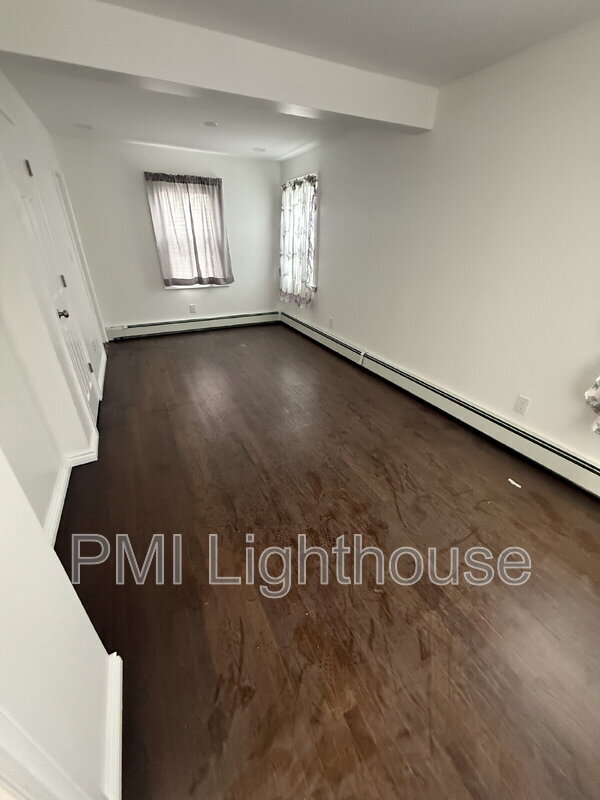 Building Photo - 115 8th Ave