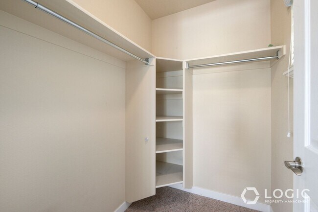 Building Photo - Grand Unit in Salt Lake City!