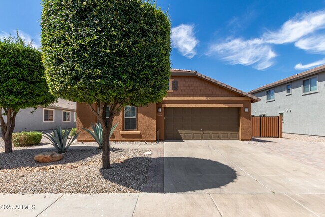 Building Photo - 2560 W Canyon Way