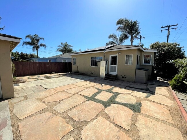 Building Photo - Midtown Ventura Bungalow