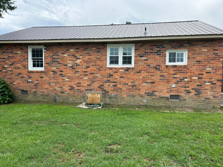 Building Photo - 205 Morrison St