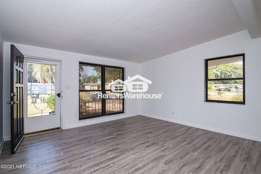 Building Photo - 4611 Marlboro Cir E
