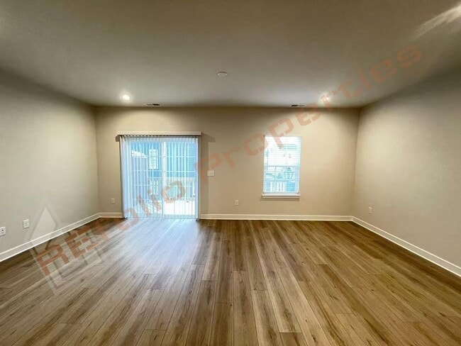 Building Photo - Beautiful brand new 3-Story Townhome | 4 Bedrooms, 3.5 Bathrooms, 2332 sq ft @ 751 South Townhome...