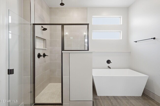 Building Photo - 219 Emerald Brass