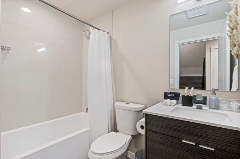 Building Photo - 8839 Midvale Ave N