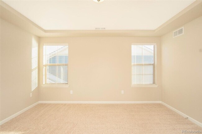 Building Photo - Spacious 4 Bedroom House in Green Valley R...