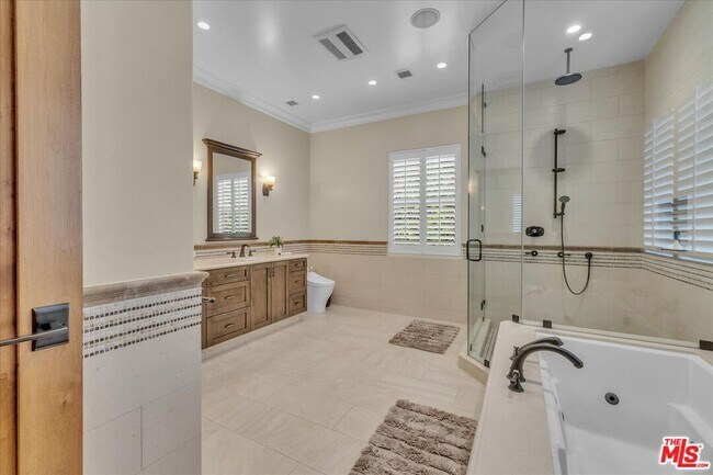 Building Photo - 5310 Leghorn Ave