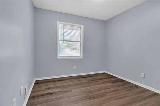 Building Photo - 2496 Shiloh Dr