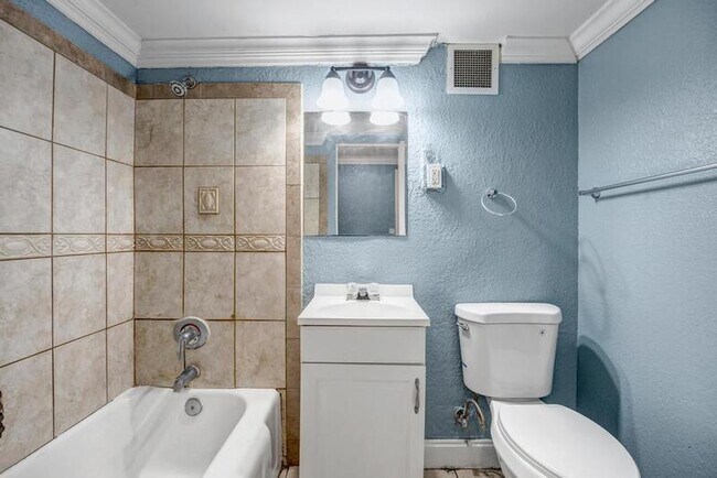 Building Photo - 311 W Ashley St