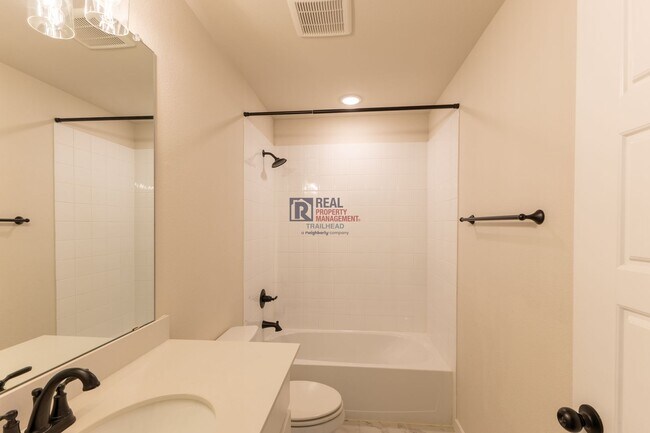 Building Photo - Spacious Glen Rose Home with Open Floorplan & Office Space