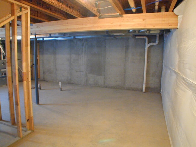 Building Photo - House For Lease