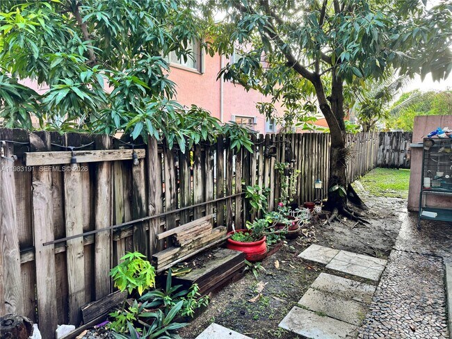 Building Photo - 8025 Lake Dr