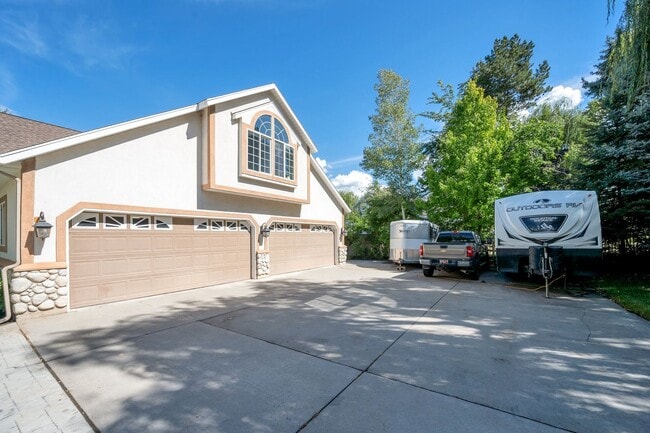 Building Photo - Immaculate Home for rent in gated cul-de-sac!