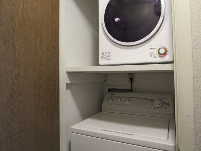 Building Photo - Affordable 2 Bedroom Apartment