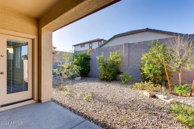 Building Photo - 1740 W Cottonwood Ln