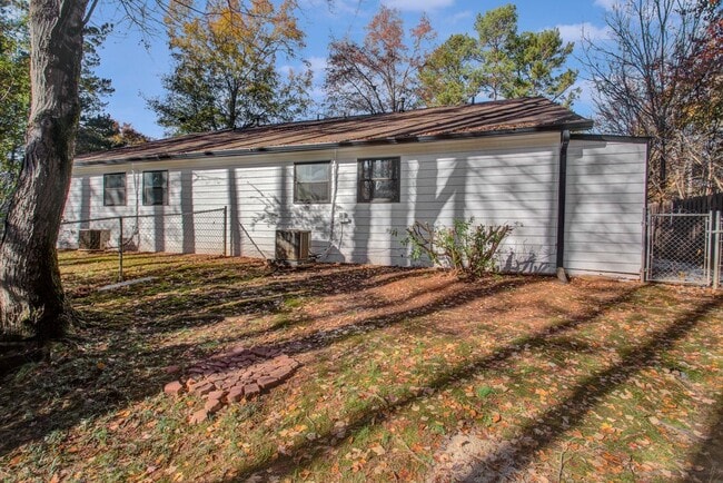 Building Photo - 1010 Mathews Ct