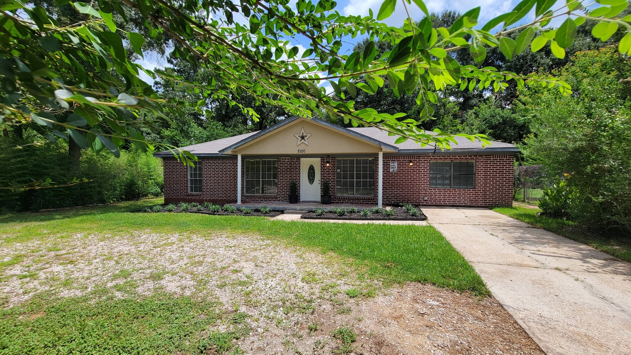 Building Photo - 2100 Hill Top Ct