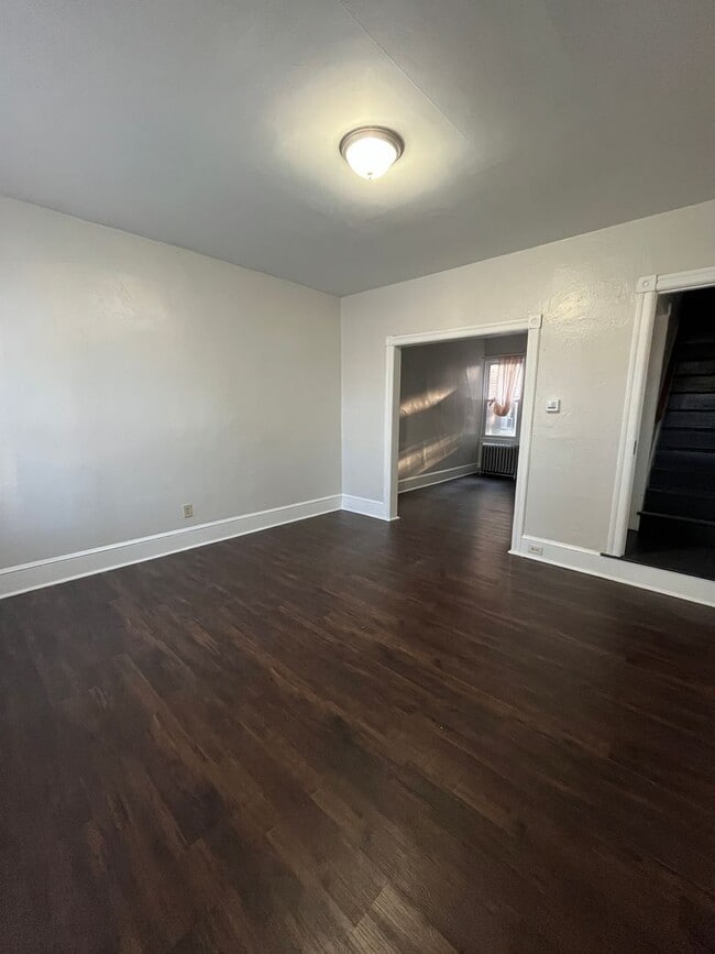 Building Photo - Charming three-bedroom row house available for rent in the desirable Nazareth