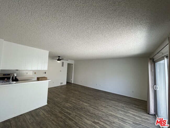 Building Photo - 1218 McClellan Dr